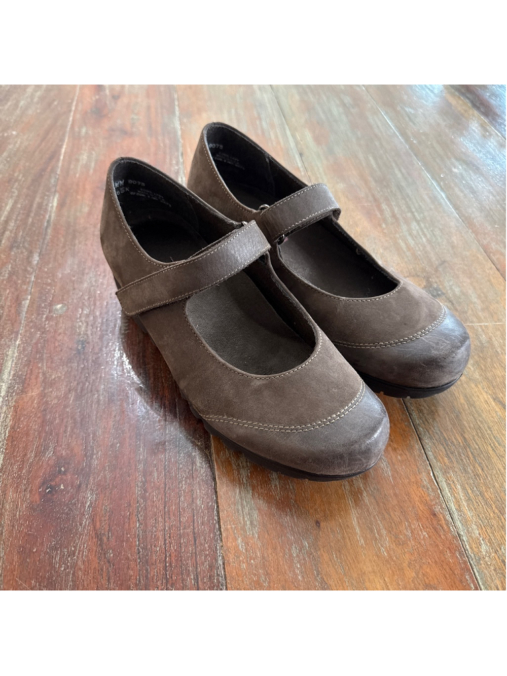 Munro American Brown Suede Mary Jane Flats Women's Size 6 5